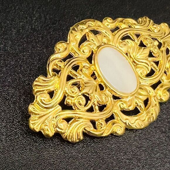 Vintage Mother of Pearl MOP Brooch Lacy Filigree Gold Tone BEAUTIFUL 1487 - Picture 2 of 7
